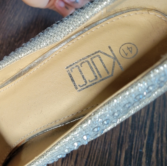 Kucci Silver Sparkly Heel (Size 9.5) - Picture 3 of 3
